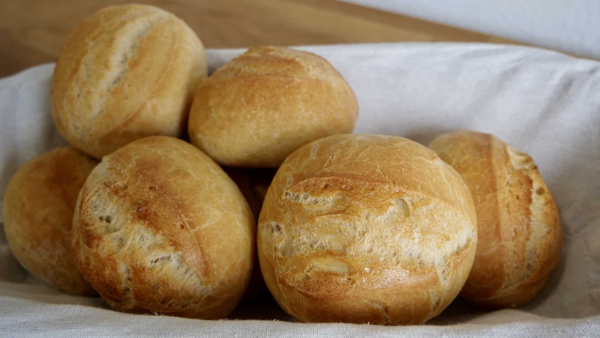 Sonntagsbrötchen: Einfache Brötchen selber backen • teigwelt.de